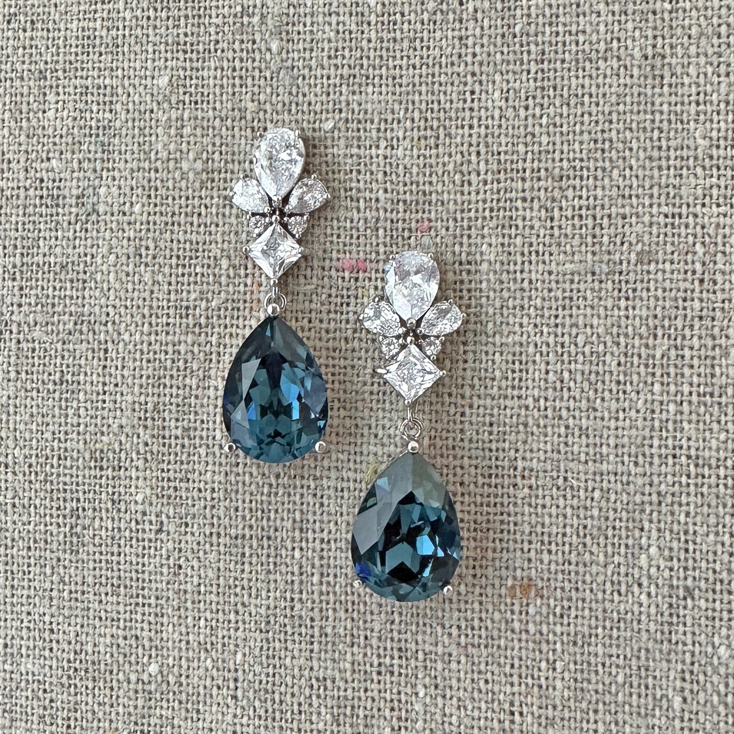 Pear Royal Dangling Post Earrings
