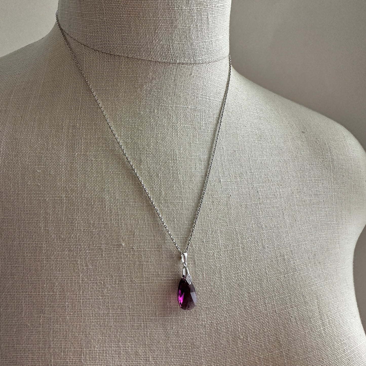 Deco Teardrop Necklace